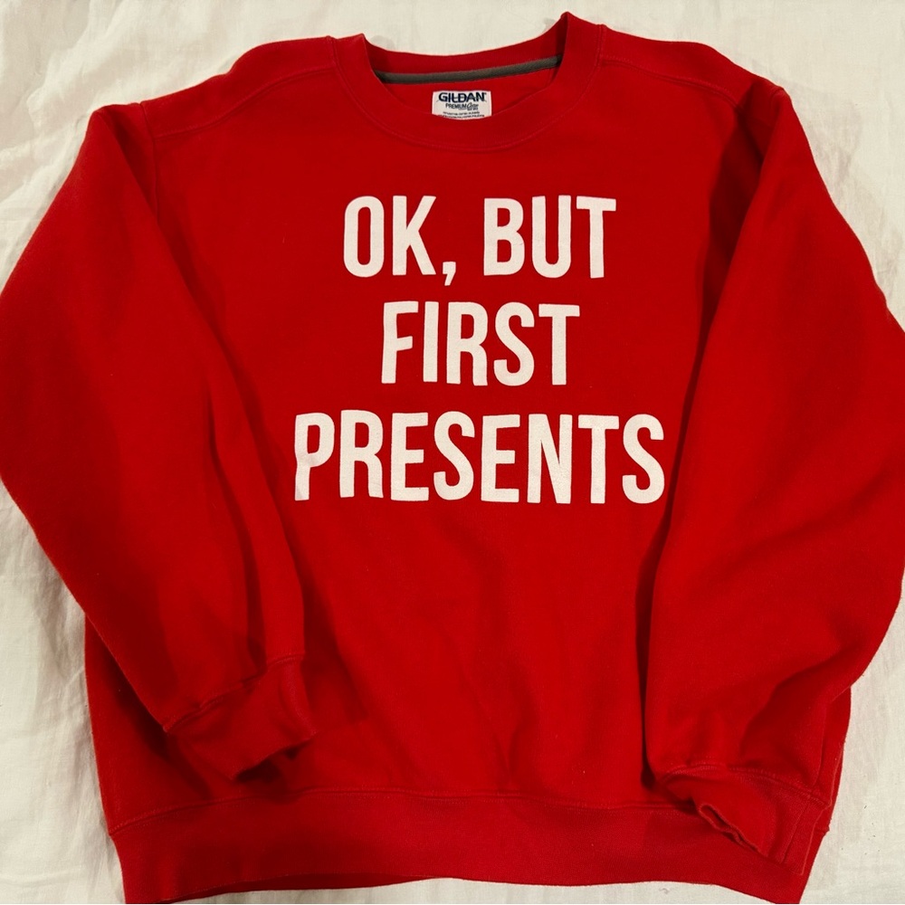 Red Christmas sweatshirt size M Gildan Cotton